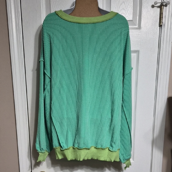 Vibrant Two Tone Green Oversized Knit Top Size Medium NWOT - Picture 12 of 14